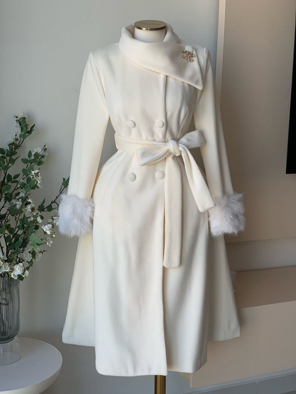 مصغّر المنتج 10: بالطو فرو اربعة زرار