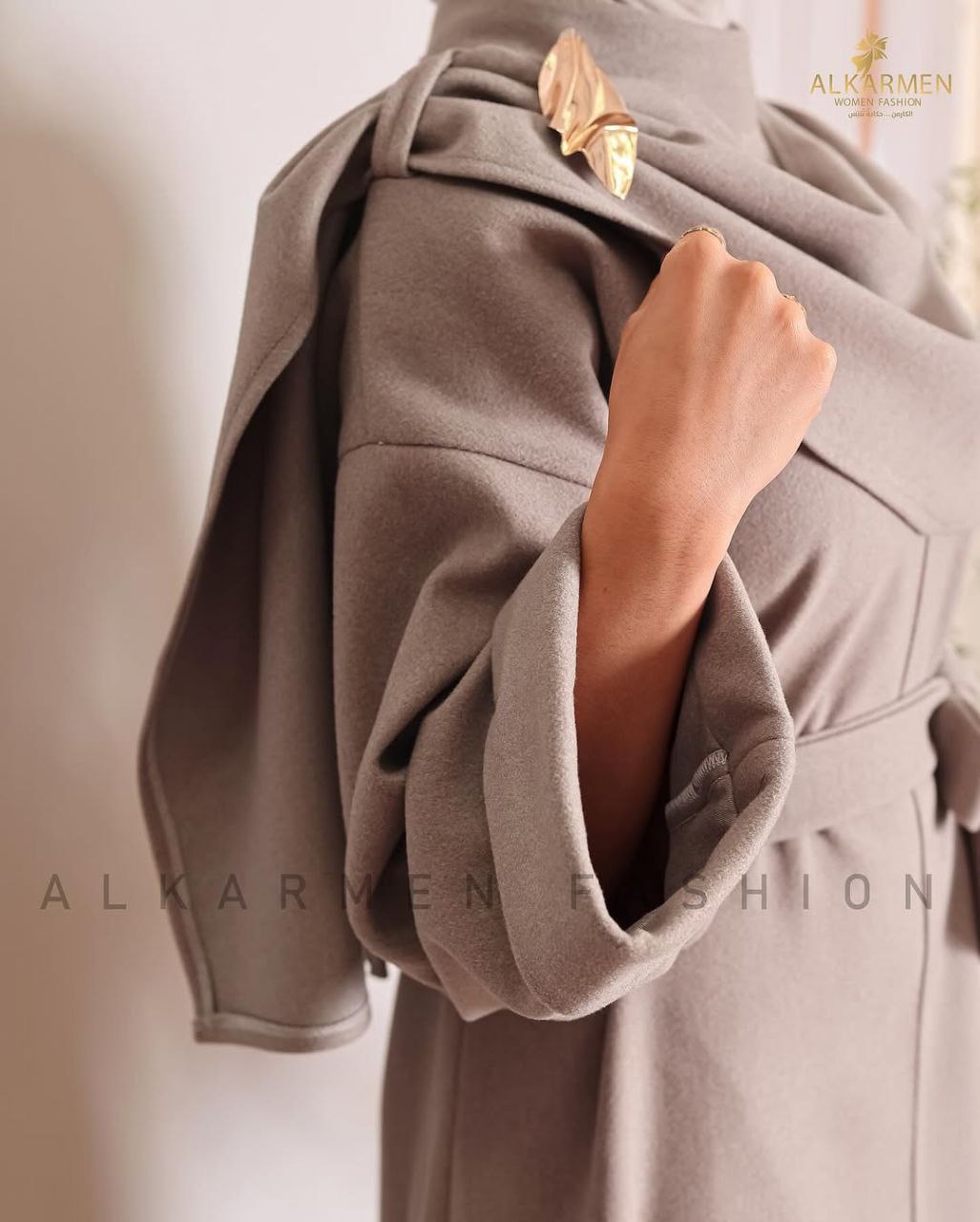 مصغّر المنتج 9: درس بليزر واسع مع اسكرف وحزام