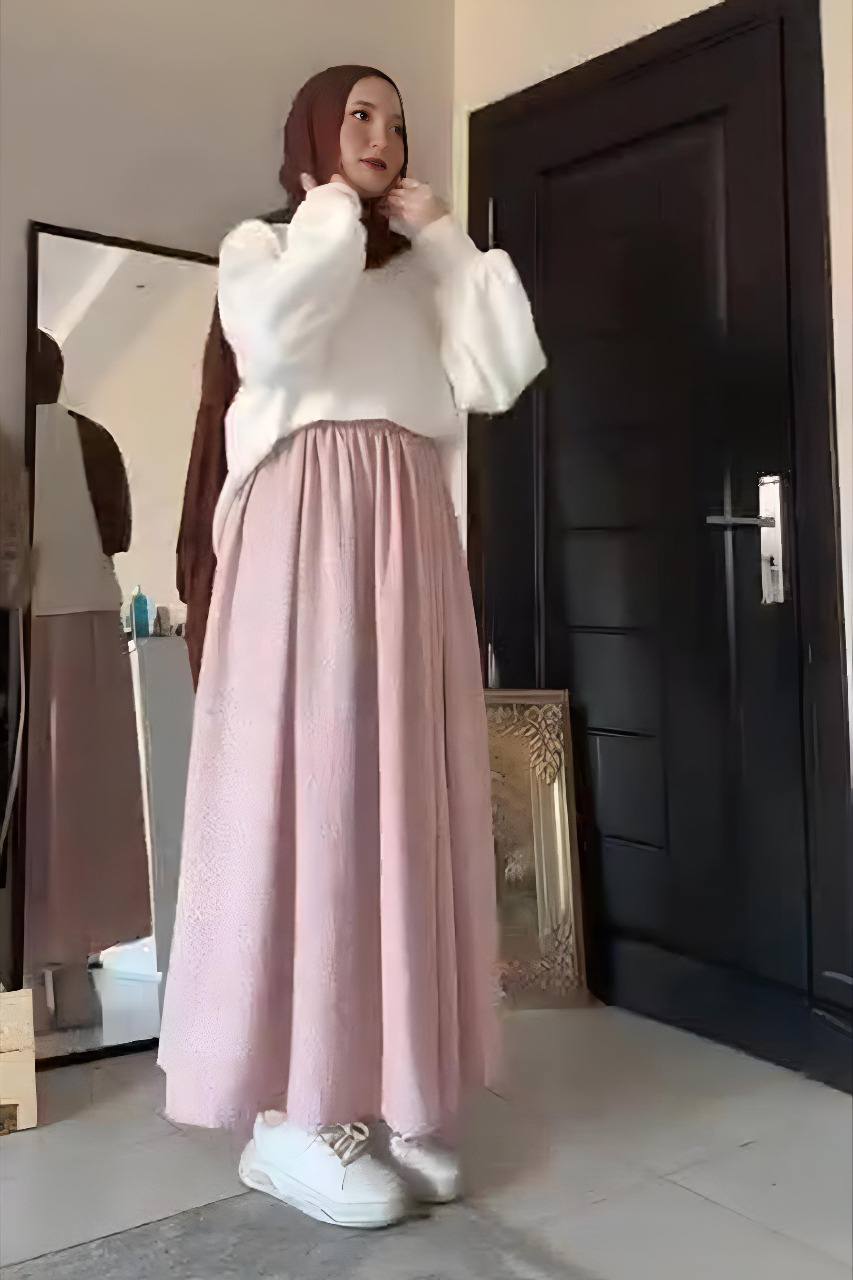 مصغّر المنتج 6: طقم شتوي جيبة اسكوب وبلوزة ريب مضلع – كولكشن 2025