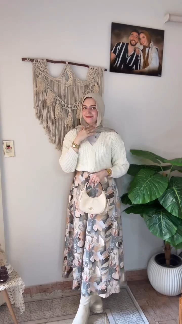 مصغّر المنتج 4: طقم تريكو بلاوز وجيبة مشجرة