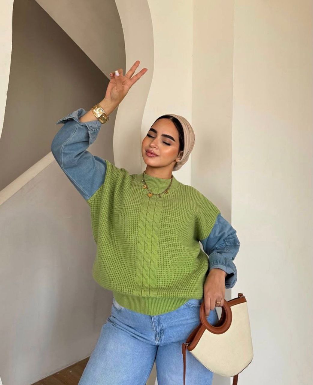 مصغّر المنتج 2: بالعربية: بلوزة تريكو "موهير إيطالي" بأكمام جينز.