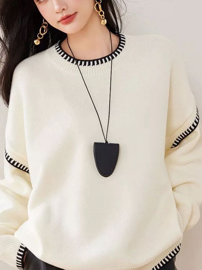 مصغّر المنتج 5: بلوزة "موهير" بتطريز أبيض راقٍ.