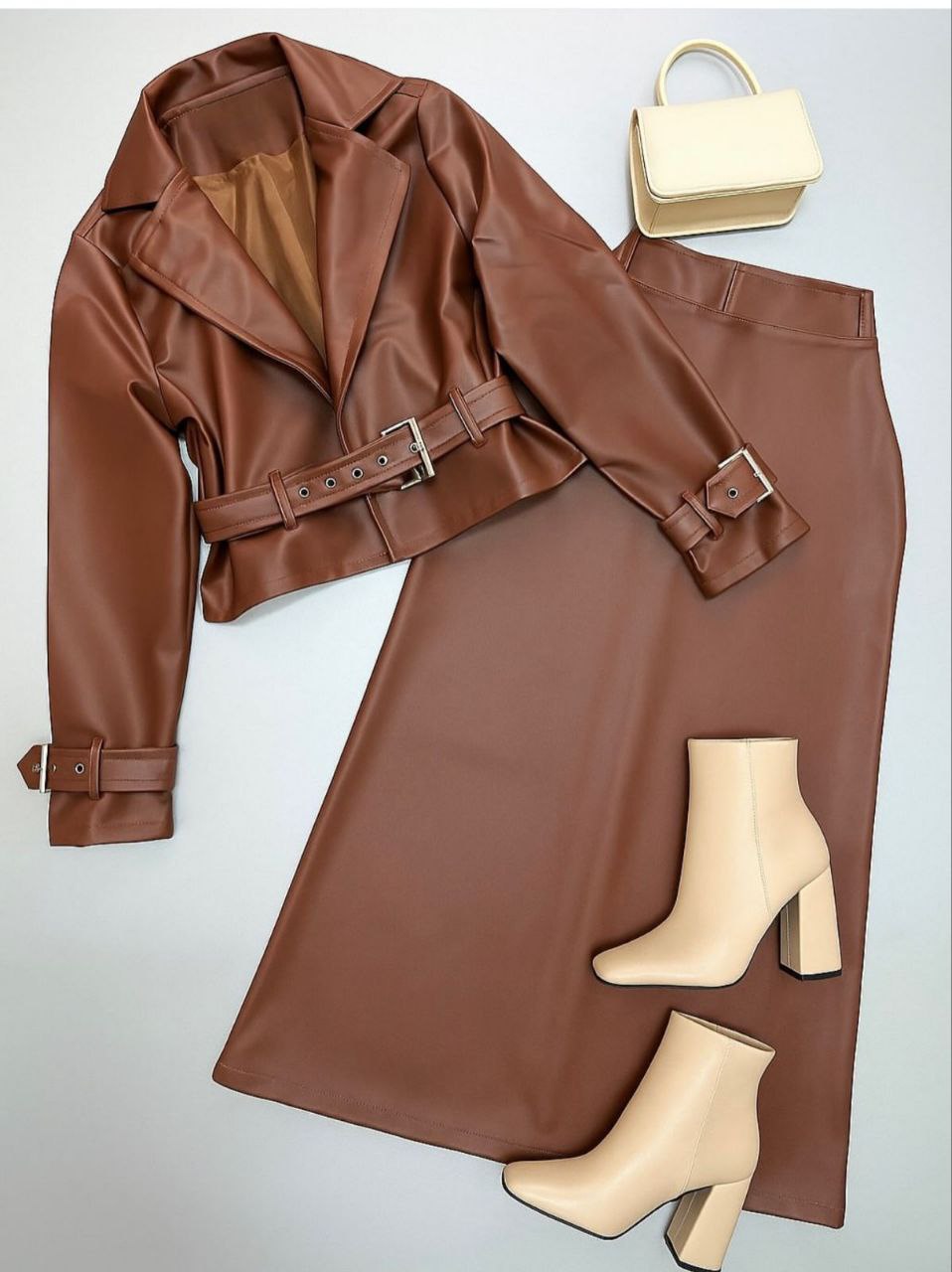 مصغّر المنتج 5: طقم جلد كلاسيك.