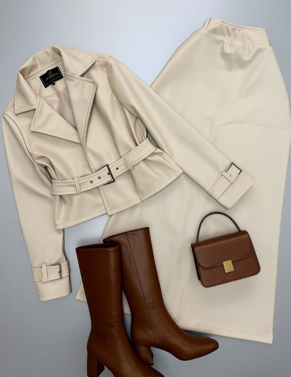 مصغّر المنتج 6: طقم جلد كلاسيك.