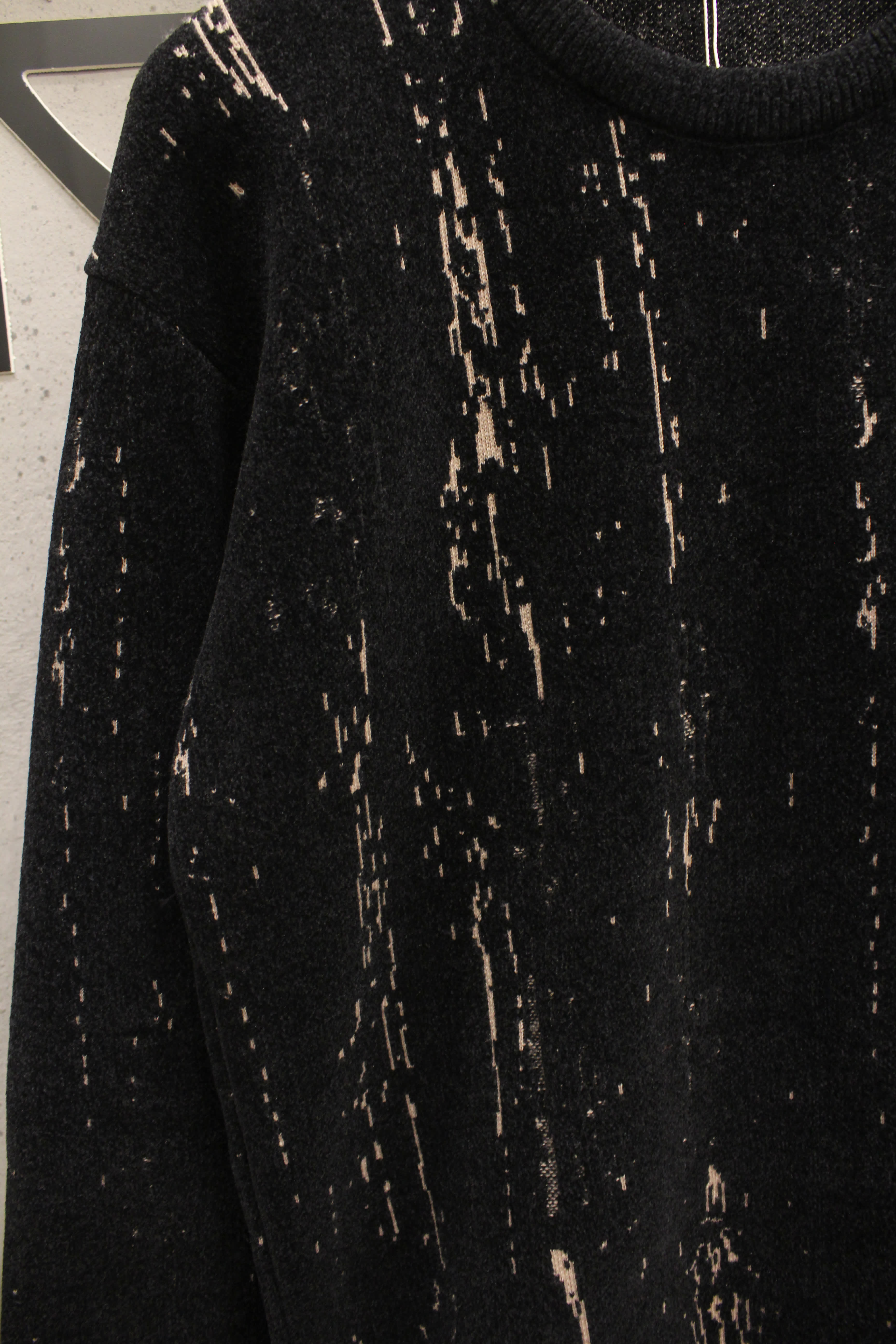 مصغّر المنتج 5: بلوفر قطيفة مخربش