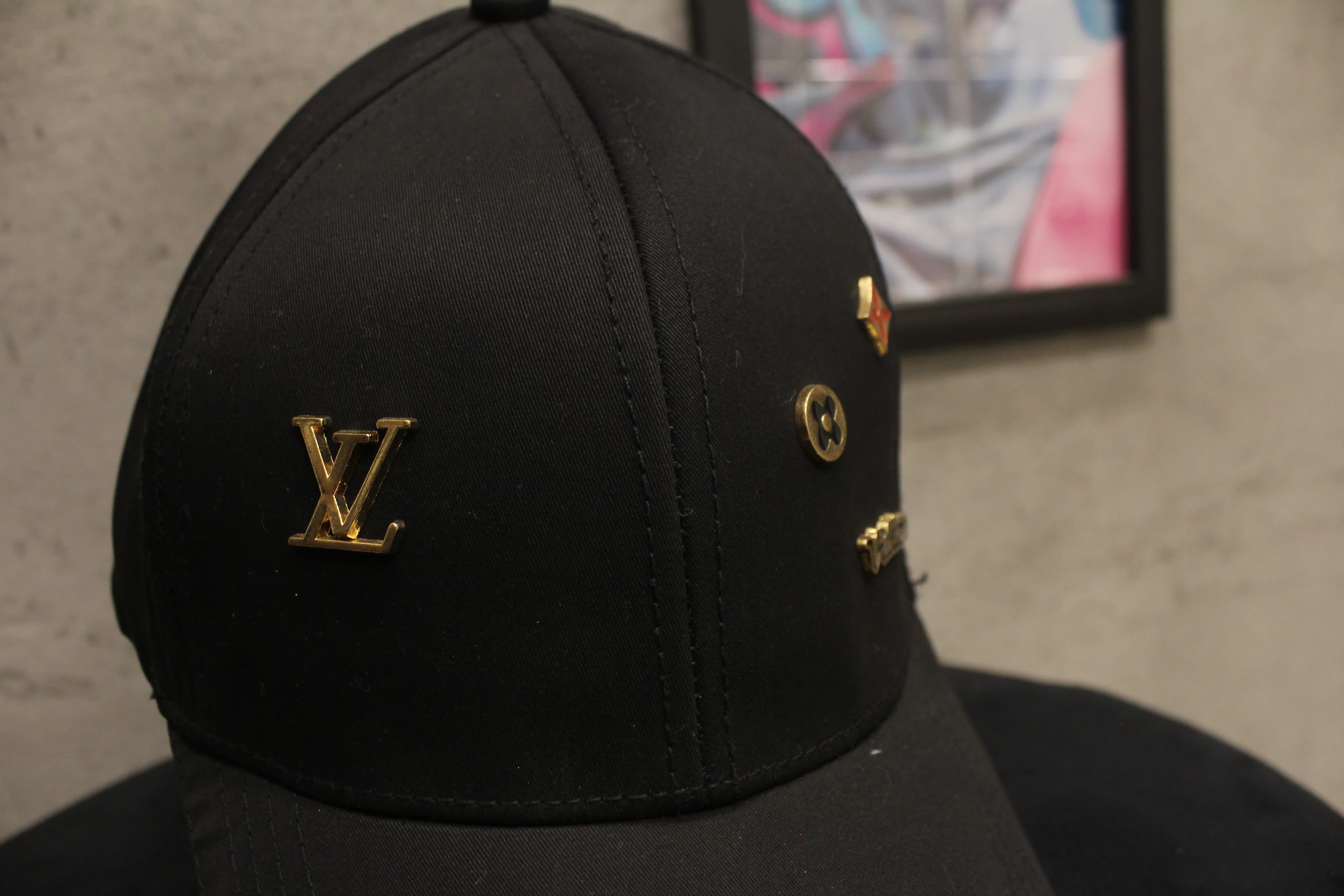 مصغّر المنتج 2: كاب "LV" بينز ذهبي