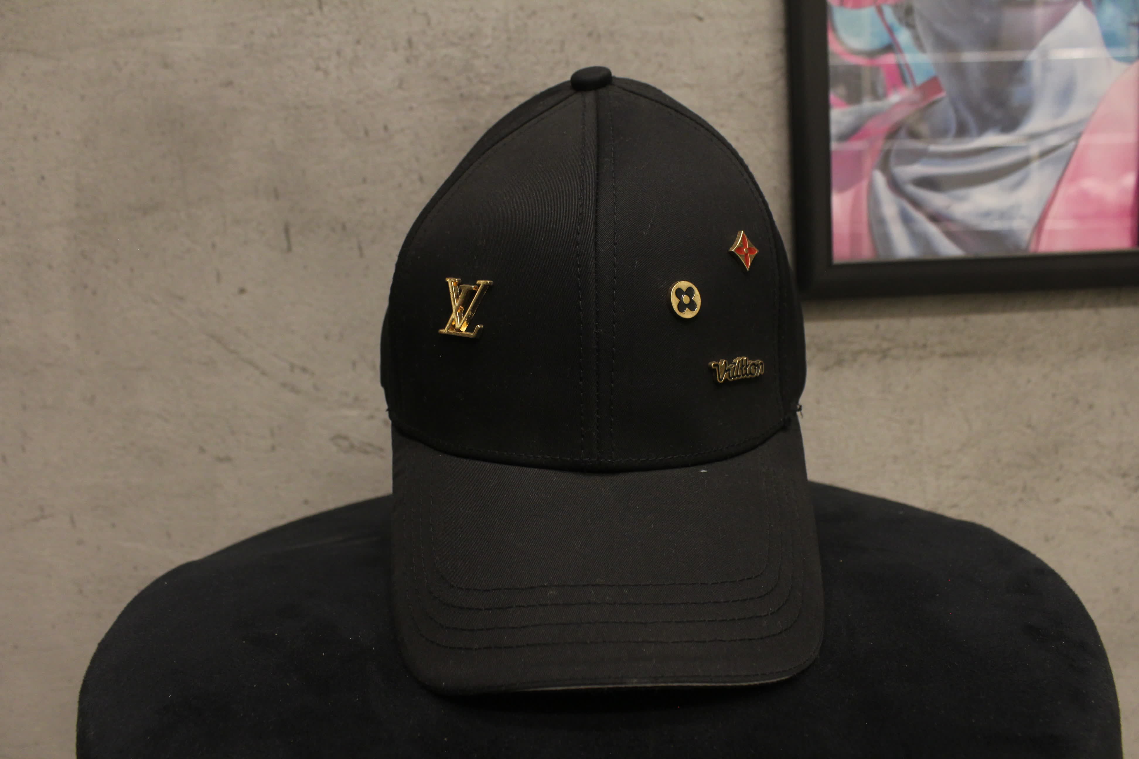 مصغّر المنتج 3: كاب "LV" بينز ذهبي