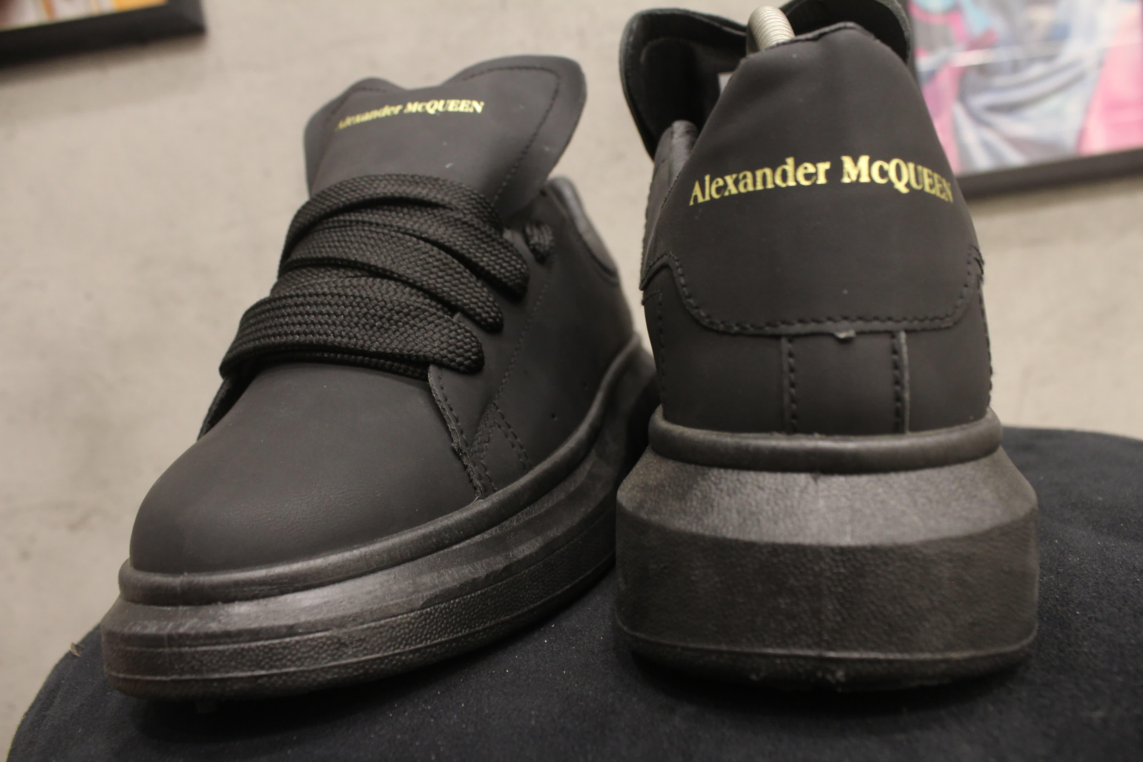 مصغّر المنتج 7: سنيكرز "ألكسندر ماكوين" الأيقوني