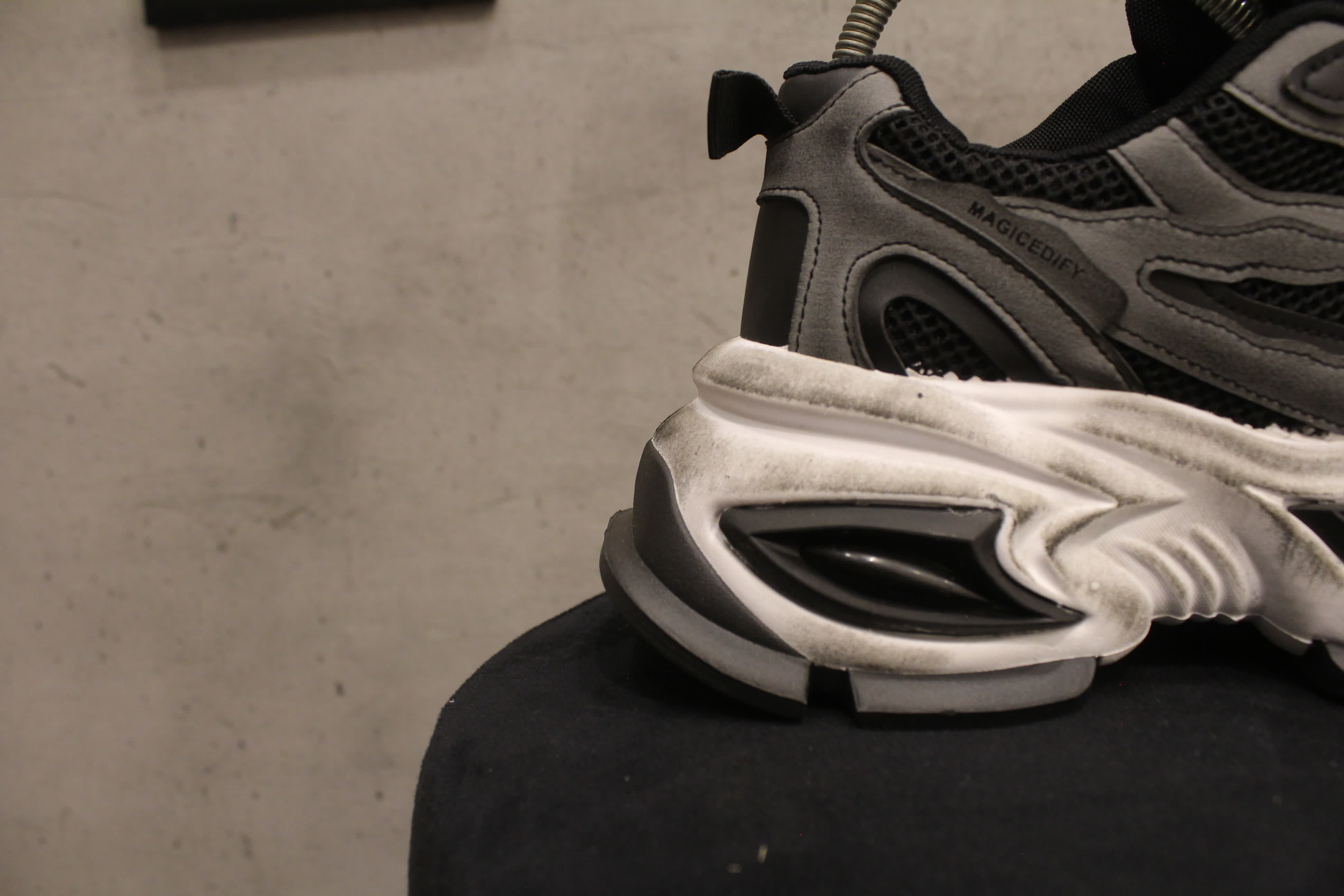 مصغّر المنتج 2: سنيكرز "ماجيك ديفي" ويف