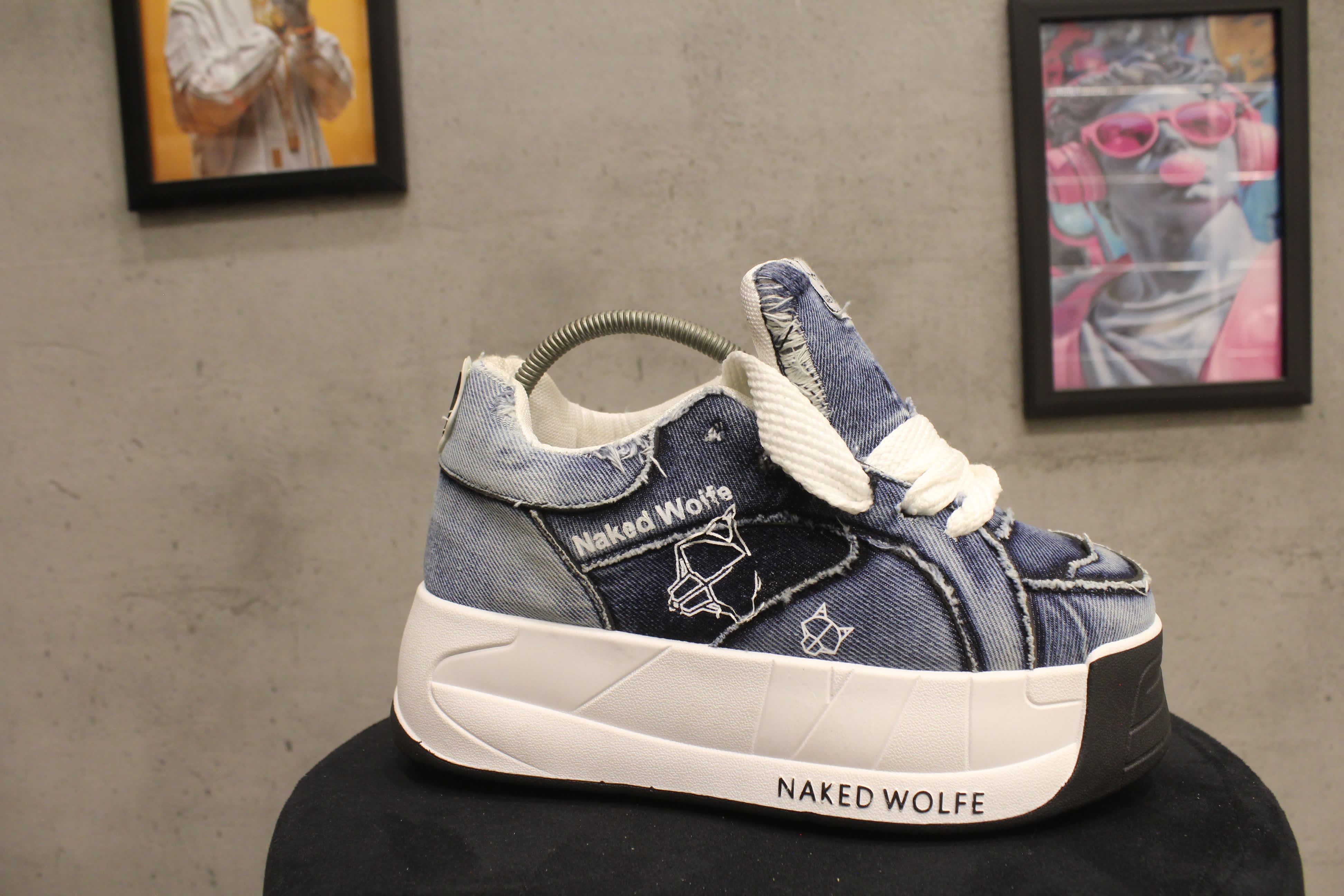 مصغّر المنتج 4: سنيكرز "نيكِد وولف" جينز تشانكي