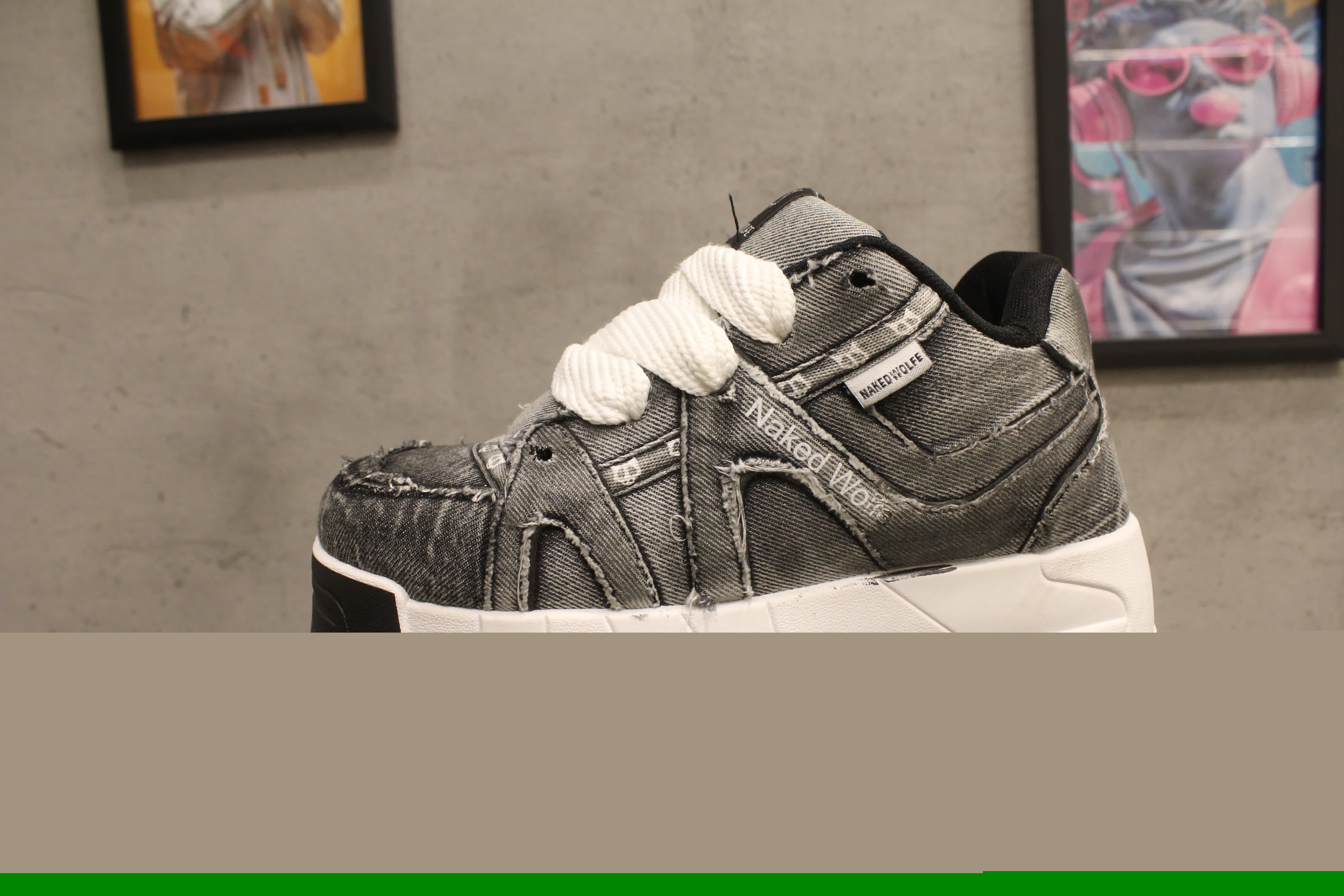 مصغّر المنتج 1: سنيكرز "نيكِد وولف" جينز تشانكي