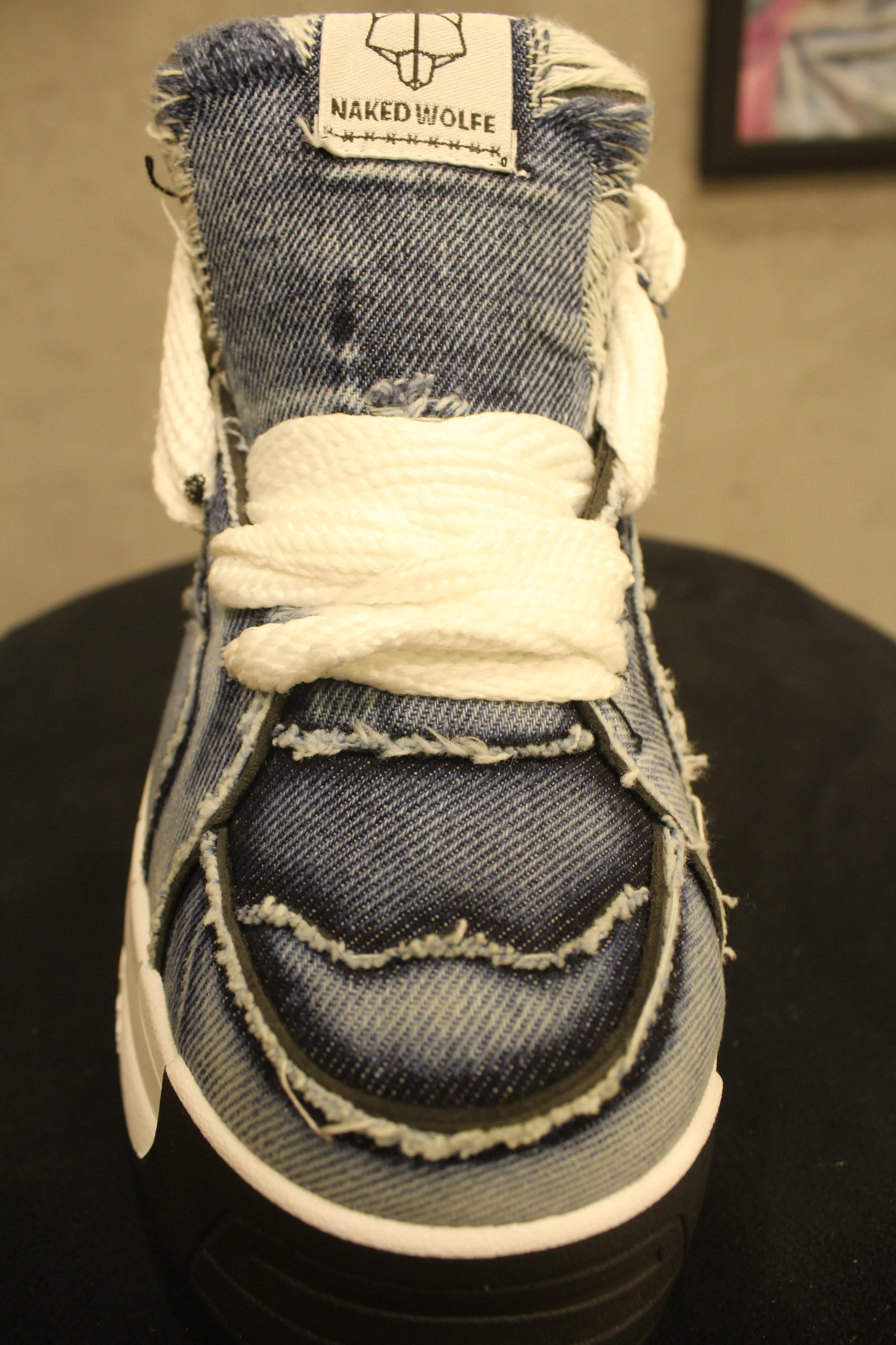 مصغّر المنتج 5: سنيكرز "نيكِد وولف" جينز تشانكي