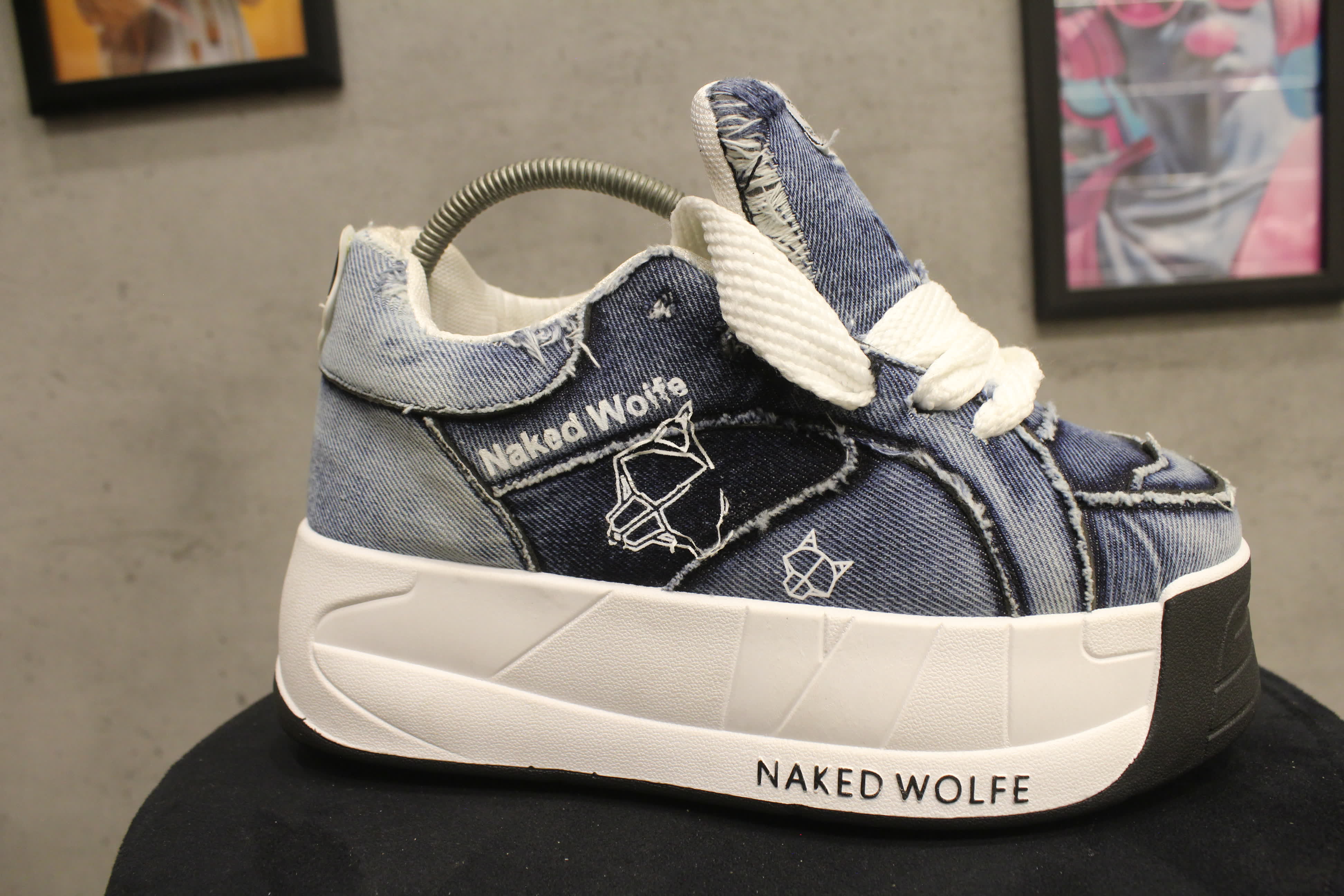 مصغّر المنتج 6: سنيكرز "نيكِد وولف" جينز تشانكي