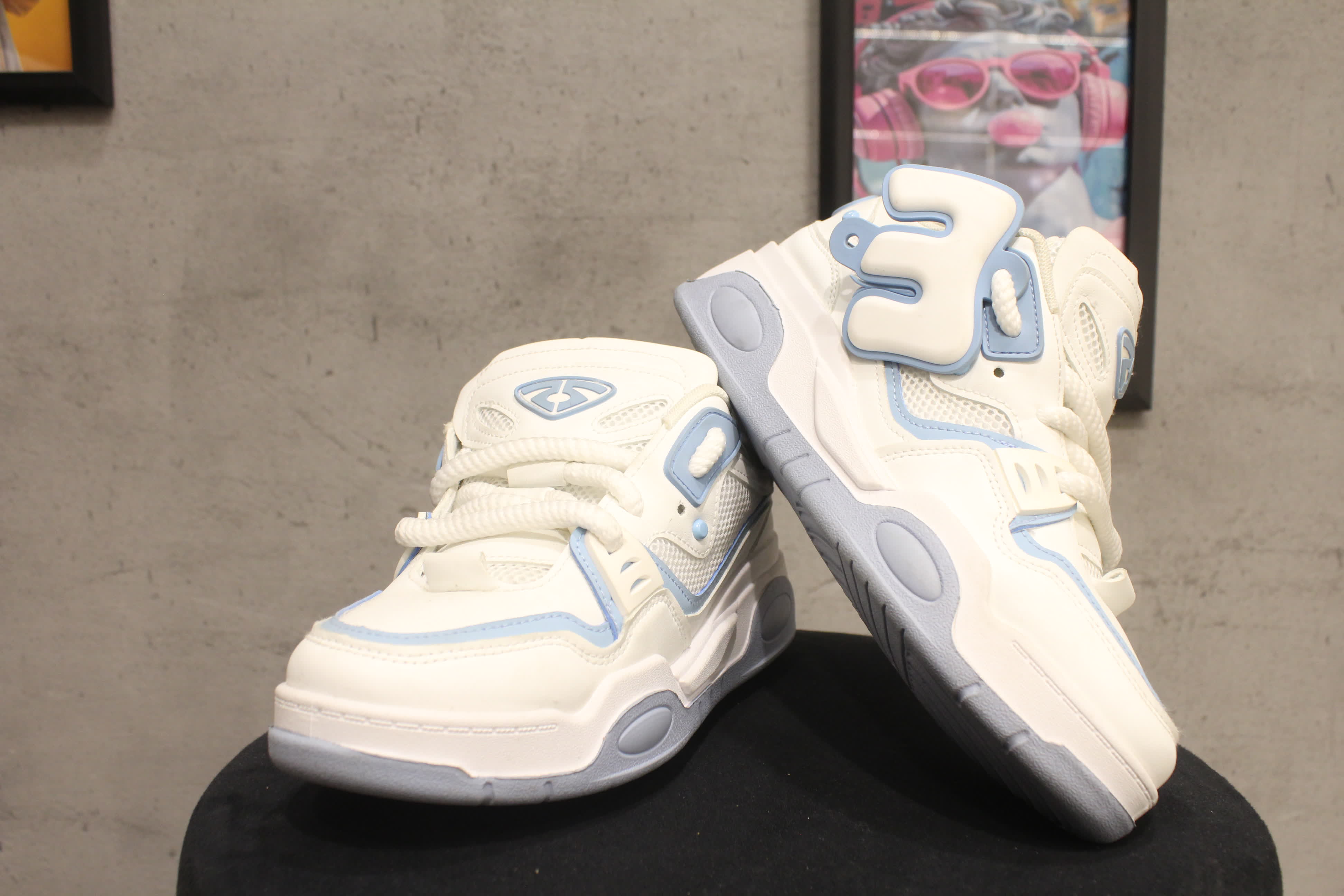 مصغّر المنتج 3: سنيكرز "أوجي" بافي سكيتر 