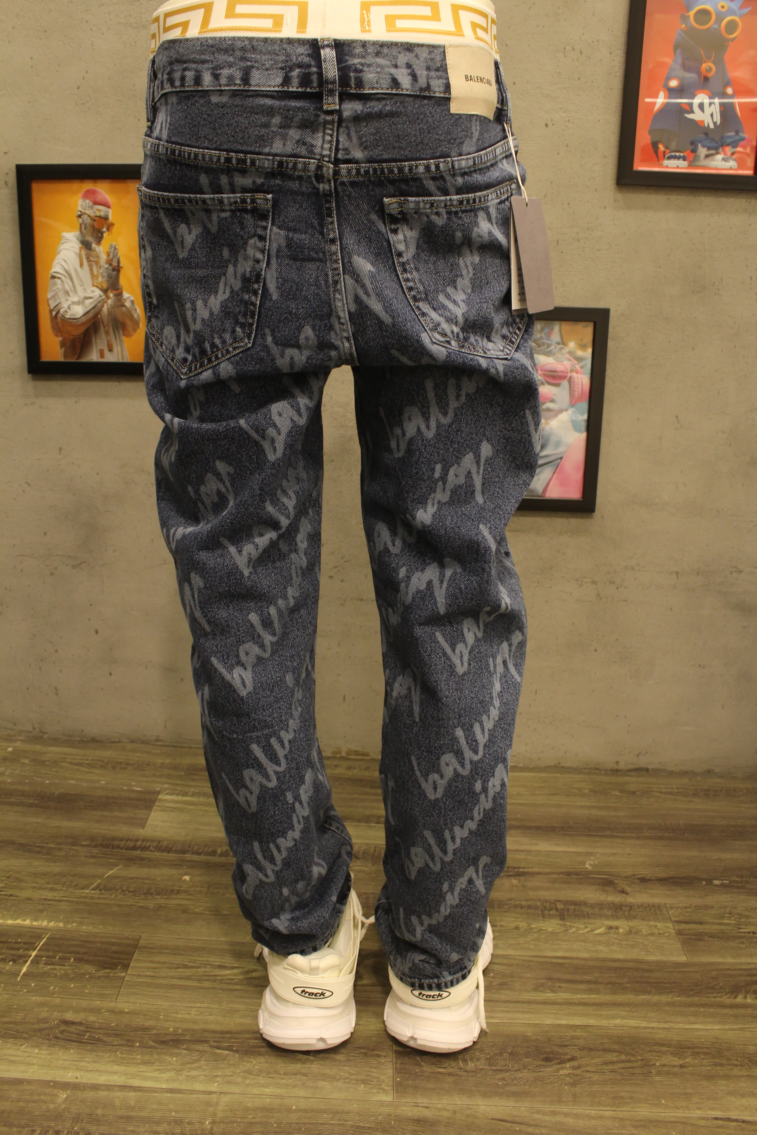 مصغّر المنتج 2: جينز "بالنسياجا" وايد ليج