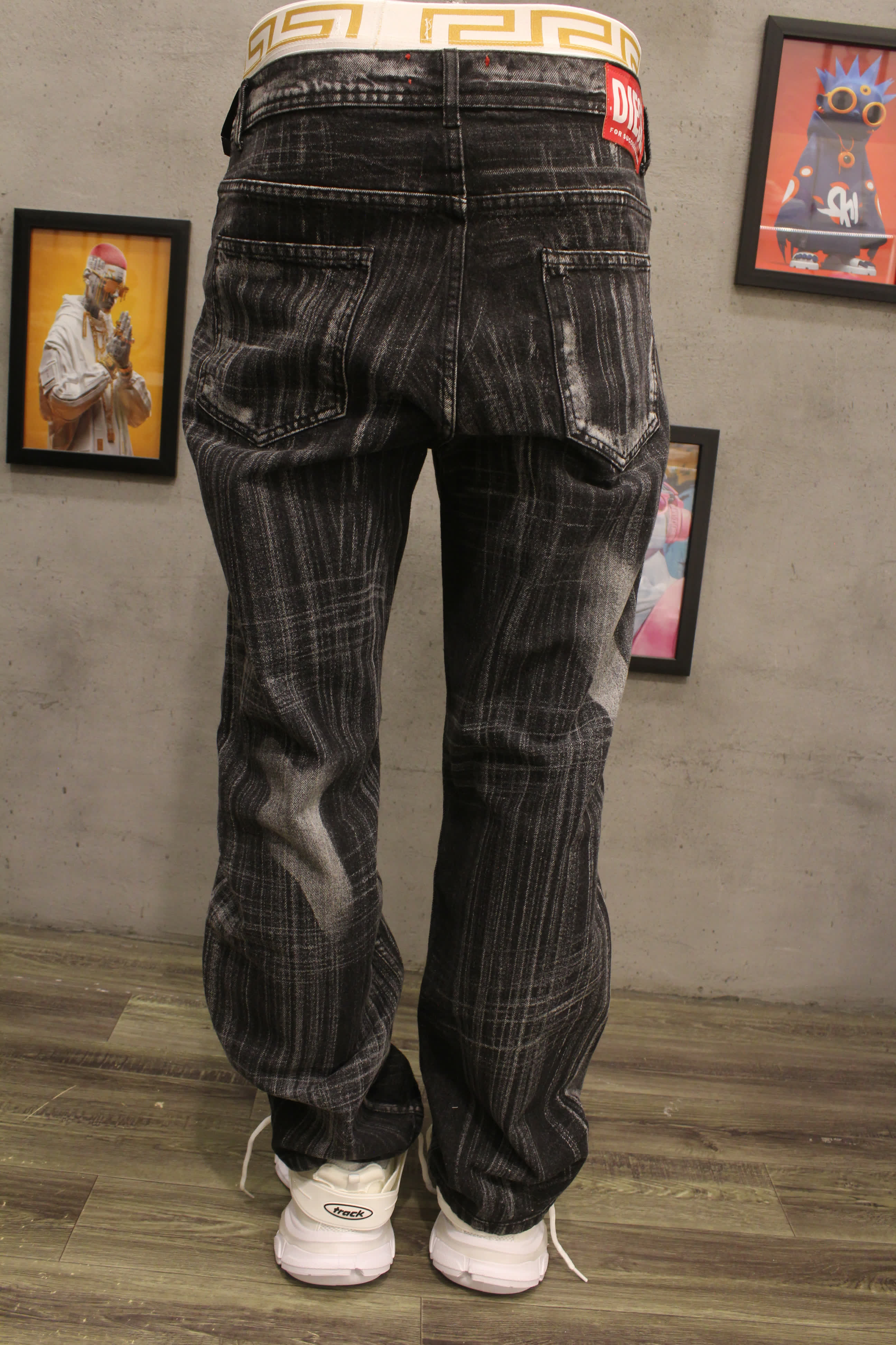 مصغّر المنتج 3: جينز وايد-ليج "كاتنج"