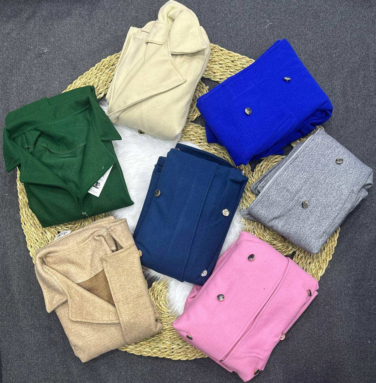 مصغّر المنتج 7: بالطو جوخ كلاسيك بأزرار