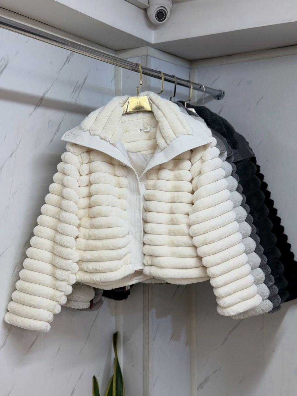 مصغّر المنتج 5: جاكت فرو أوبن هاي وسط