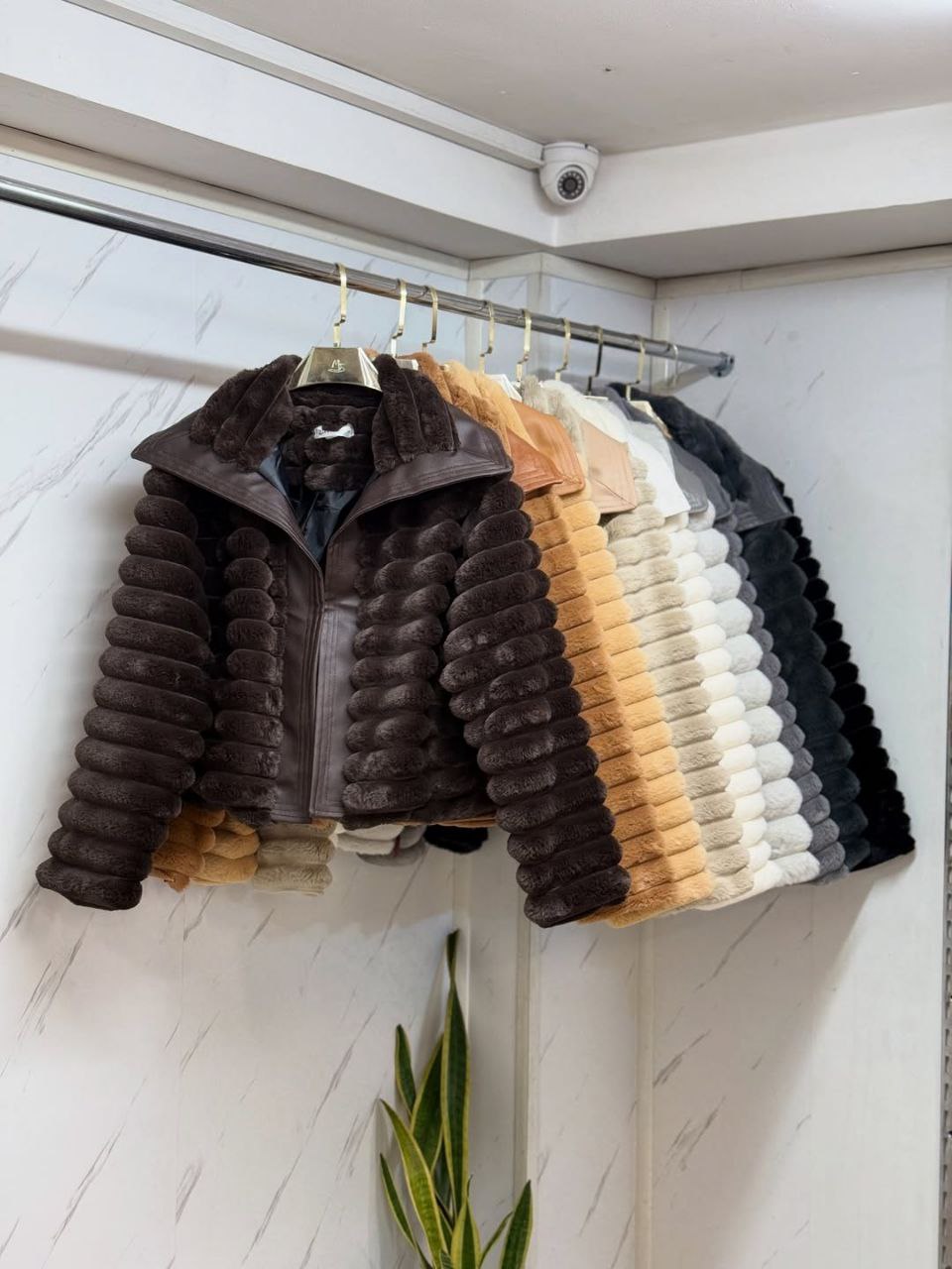 مصغّر المنتج 2: جاكت فرو أوبن هاي وسط