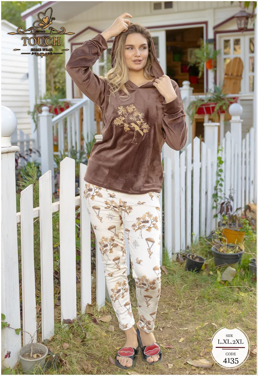 مصغّر المنتج 4: بيجامة هايدي تطريز شجر