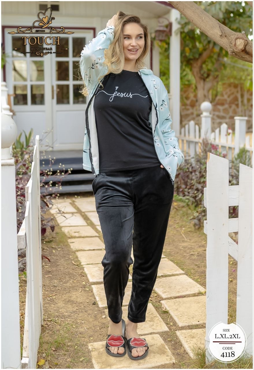 مصغّر المنتج 1: بيجامة حريمي 3 قطع (تطريز ورود)