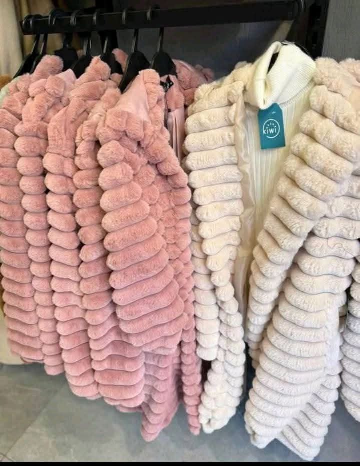 مصغّر المنتج 9: جاكت فرو طويل