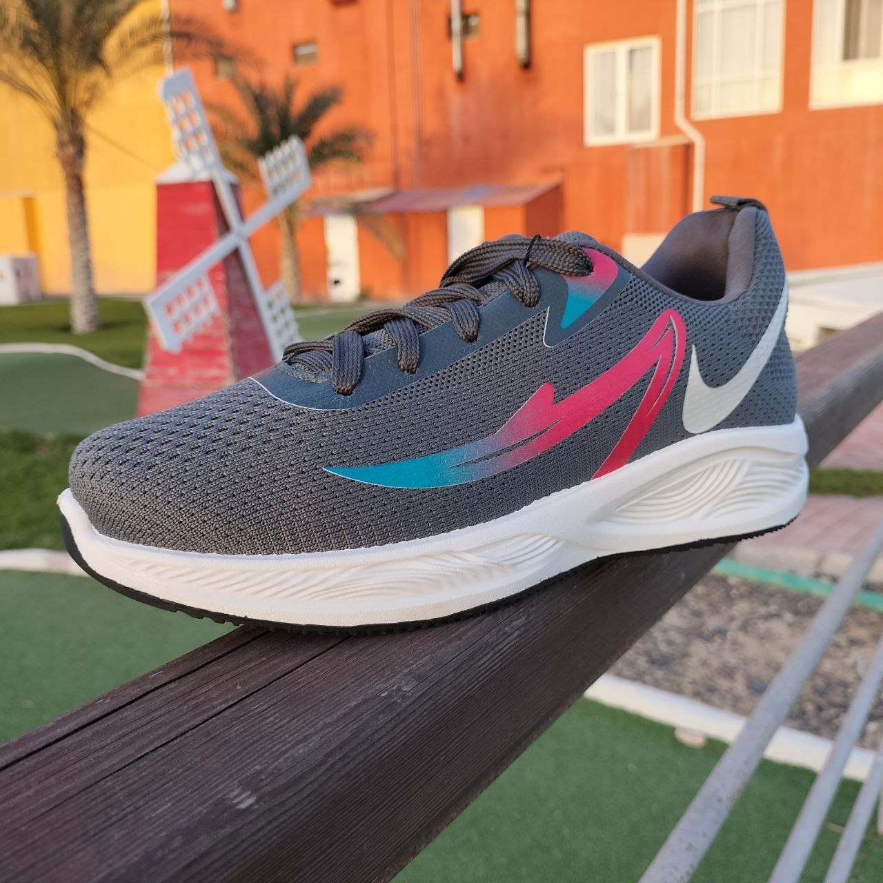 كوتشي رياضي نايكي خفيف بنعل فوم - رصاصي غامق