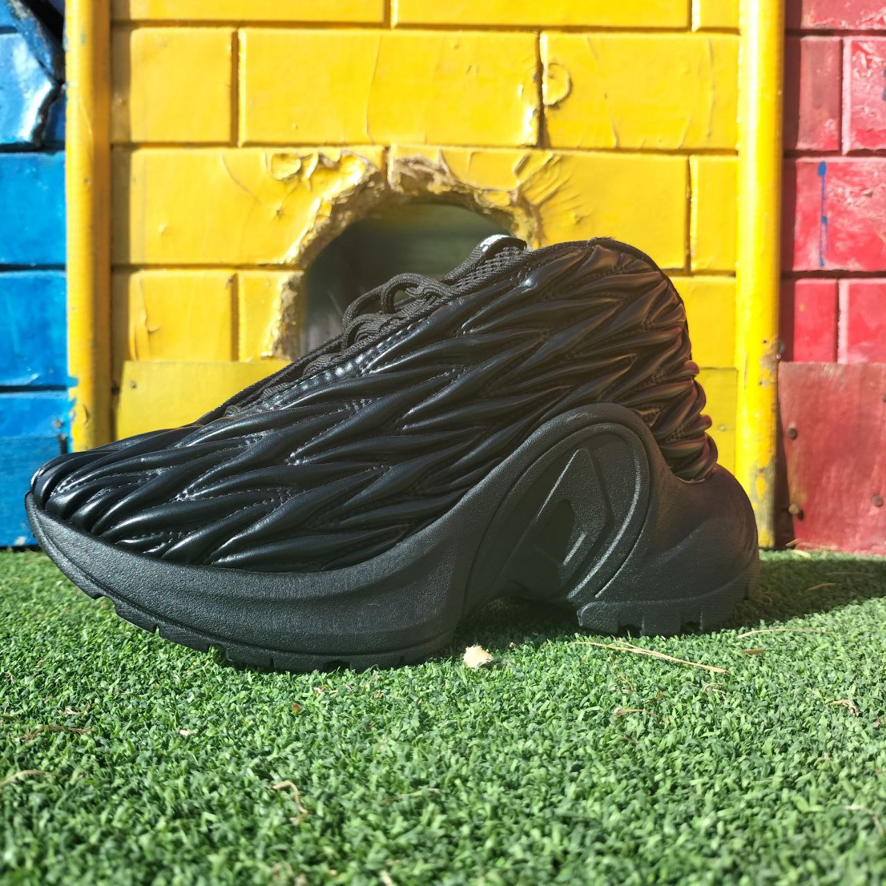 حذاء ديزل أسود بتصميم منحوت