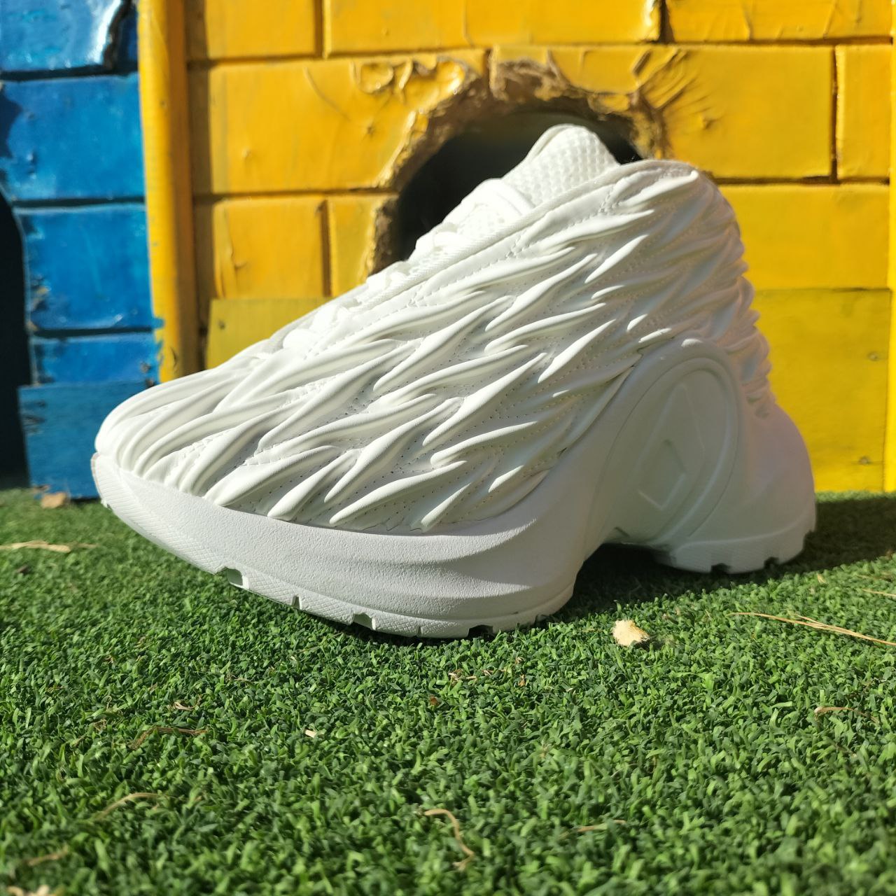 حذاء ديزل اوف وايت بتصميم منحوت