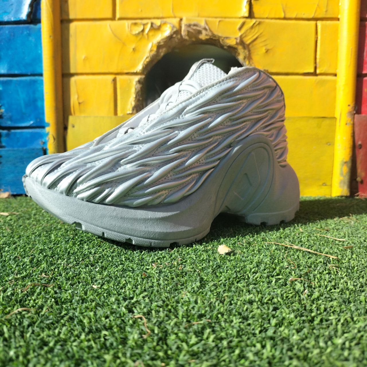 حذاء ديزل رصاصي بتصميم منحوت