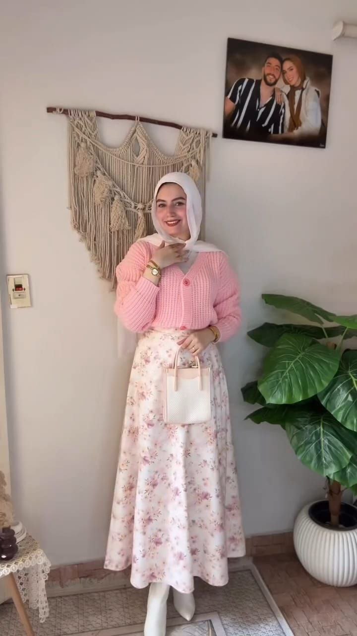 طقم تريكو بلاوز وجيبة مشجرة