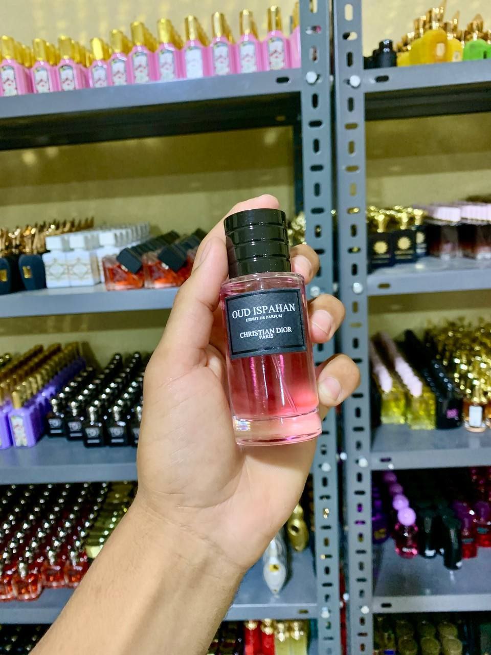 عطر عود أصفهان من ديور.