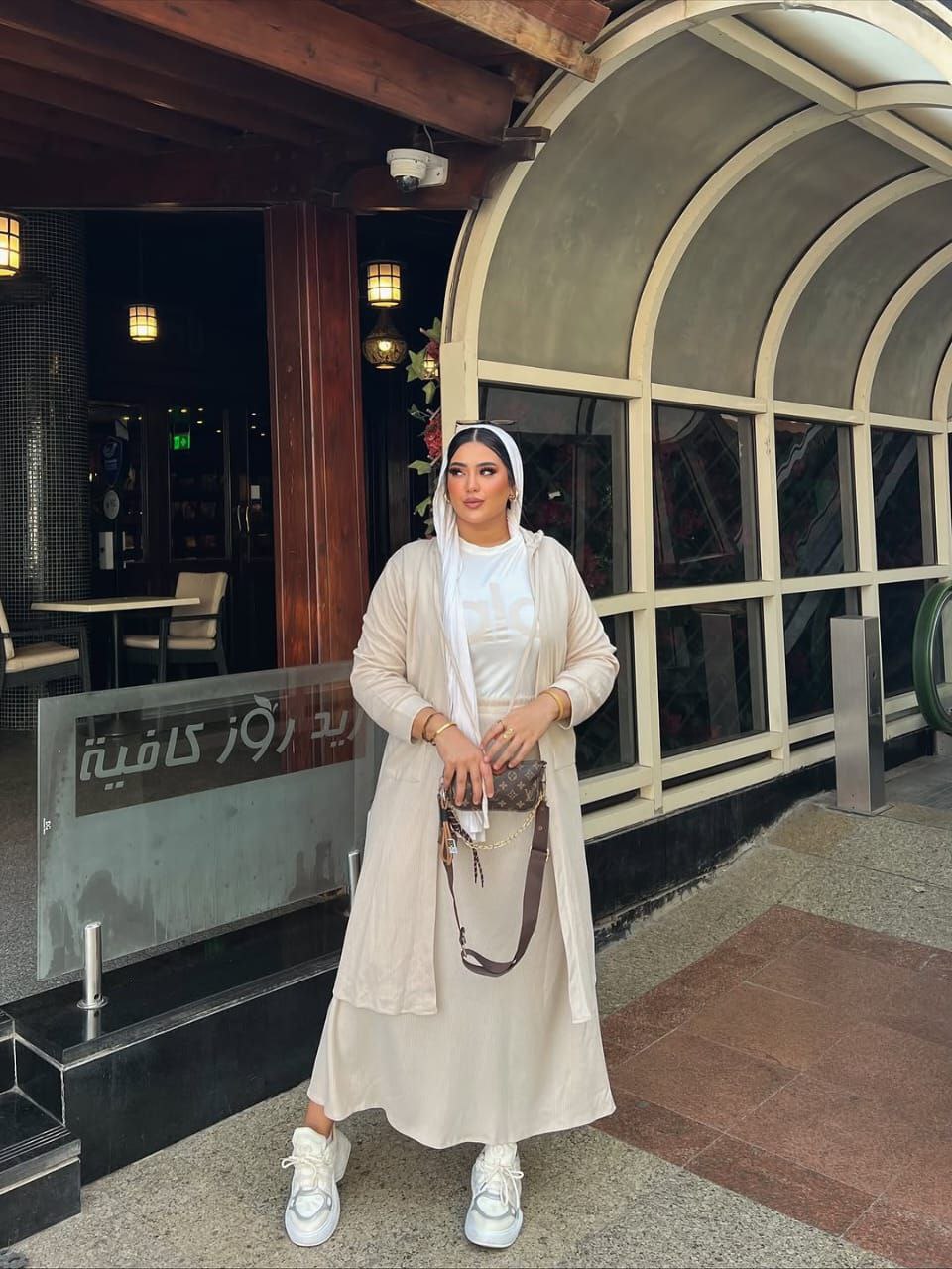 طقم ثلاث قطع "قطيفة مضلع" بتطريز Alo.