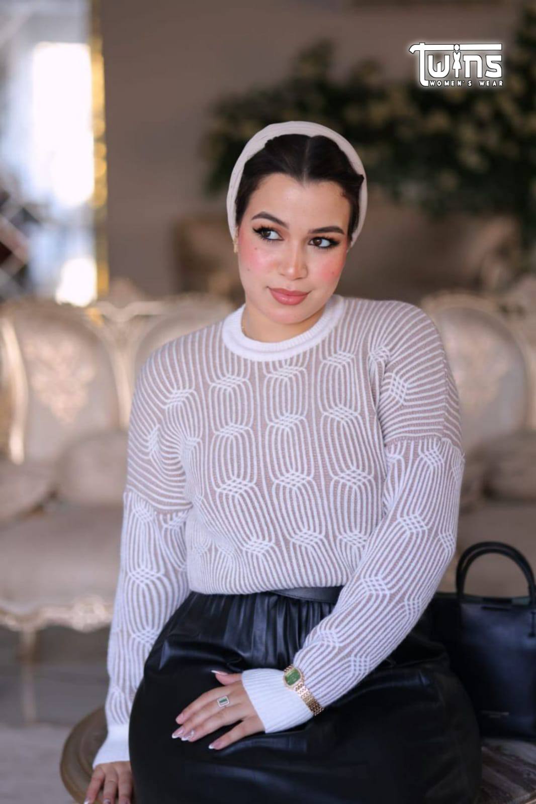 بلوفر "عجينه" ضفائر ناعم.