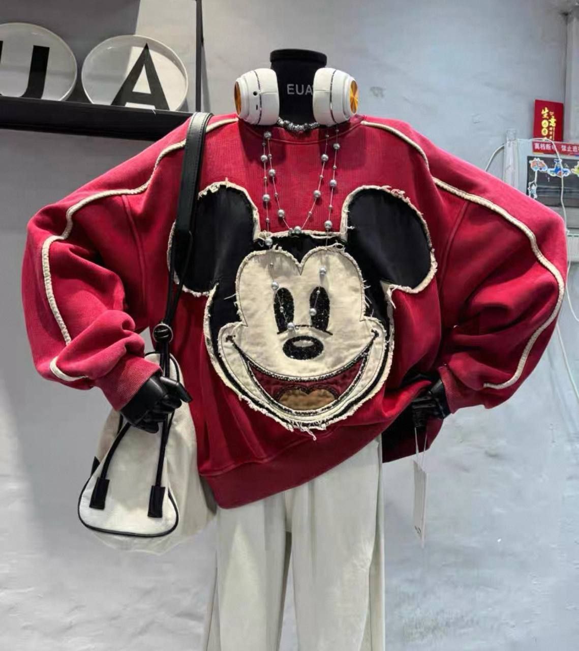 هودي ميكي خط أبيض