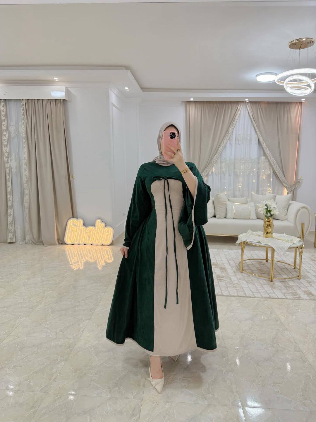 فستان المروحة القطيفة