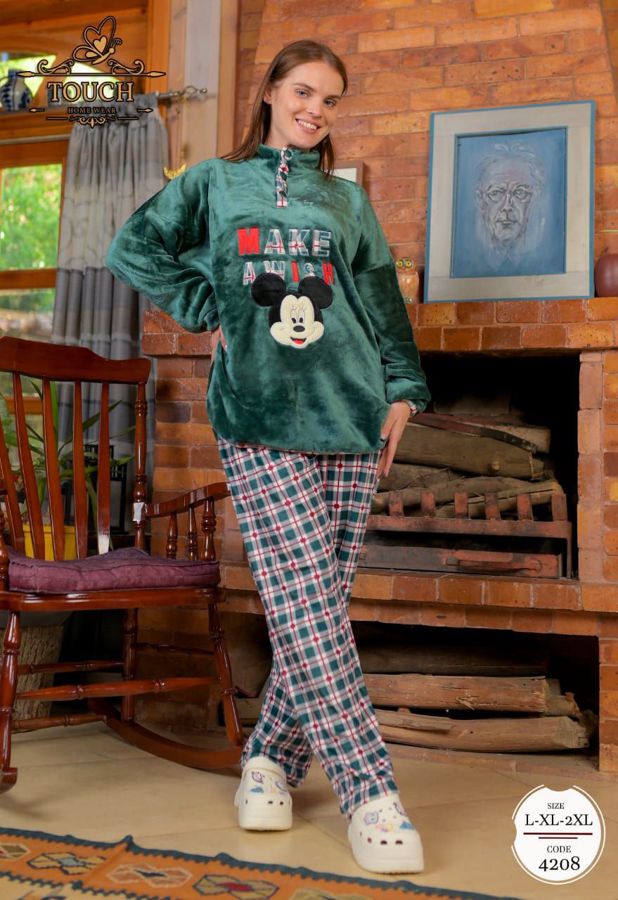 بيجامة ميكي قطيفة
